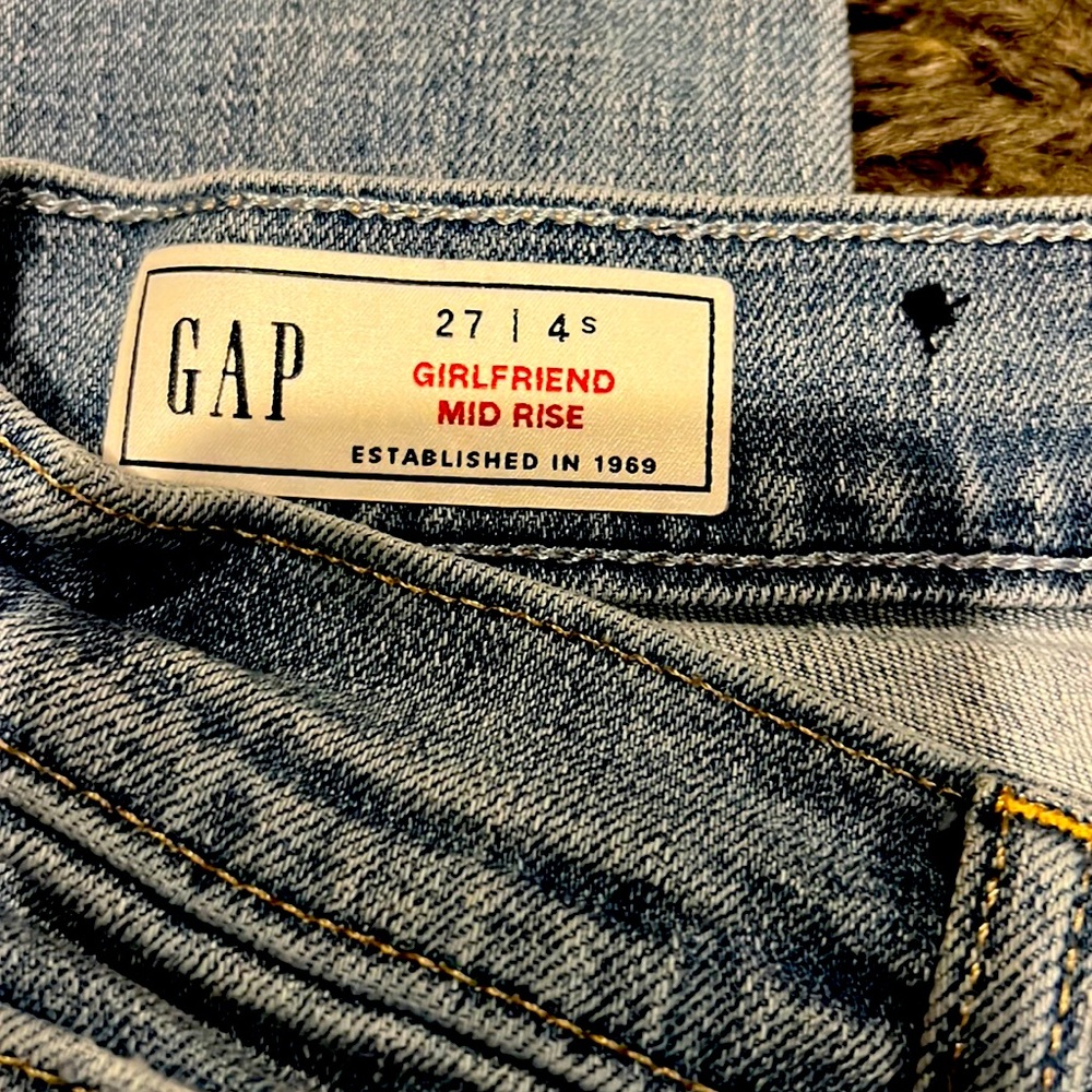 Gap girlfriend never worn
